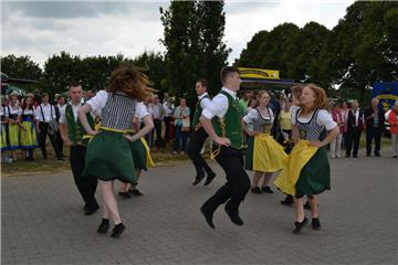 Zu jedem guten Tag des offenen Hofes gehört eine flotte Tanzeinlage. So auch in Uthlede.