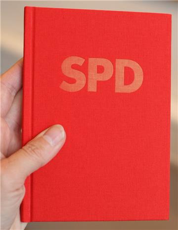 AfD lehnt roten Richter Grotheer ab: Zu viel Rot im Staatsgerichtshof? Die AfD sieht die Unabhängigkeit gefährdet, wenn Richter mit Parteibuch als SPD-Mitglieder für die Klage verantwortlich sind und dann auch noch zu urteilen haben.