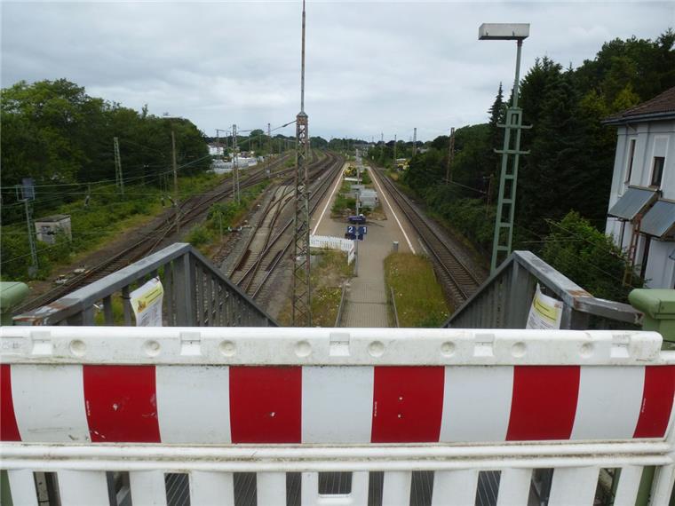 Bremerhaven: In Wulsdorf stoppt kein Zug mehr Züge halten in Bremerhaven-Wulsdorf keine mehr. Der Bahnhof ist bis 14. August geschlossen. Der Grund: Die Anlage soll barrierefrei umgebaut werden.