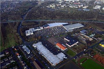 Zuletzt hatte die Ansiedlung des Modepark Röthers im Spadener Gewerbegebiet für Unstimmigkeiten zwischen Schiffdorf und der Stadt Bremerhaven geführt. Denn deren Stadtteil Leherheide (oben im Bild) grenzt unmittelbar an das Gebiet. Die Sorge vor Konkurrenz war groß. 