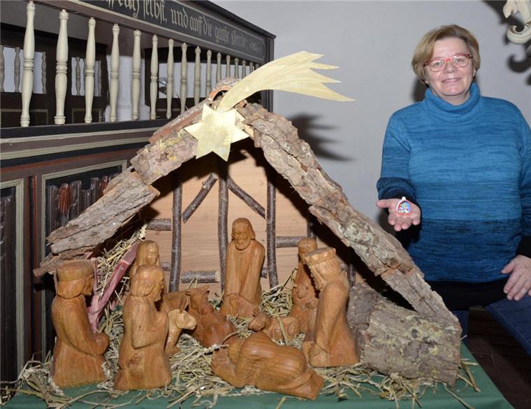 Zum 11. Mal hat Pfarrsekretärin Elke Vierling die Wremer Krippenausstellung organisiert. Foto Ulich