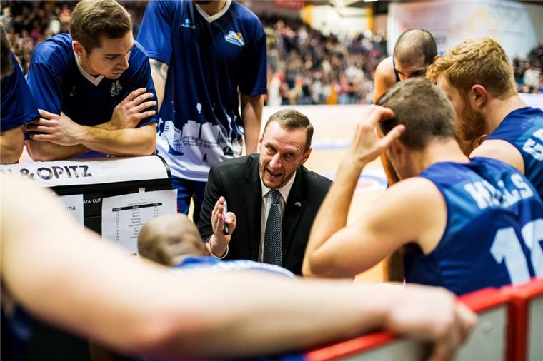 Eisbären hoffen auf Nordderby-Sensation gegen Oldenburg Zum Einstand gab es für Trainer Arne Woltmann mit den Eisbären eine deftige Niederlage in Jena. Im Nordderby gegen die EWE Baskets Oldenburg soll das heute besser laufen.