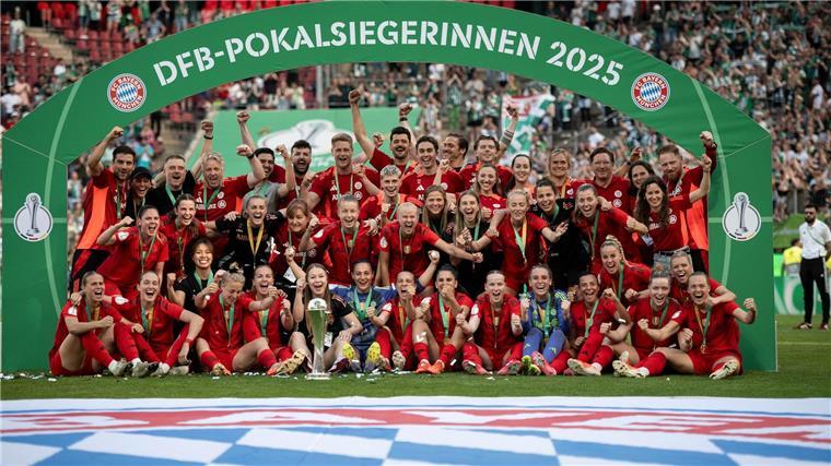 Tränen und Party-Befehl: Bayern-Frauen holen erstes Double Zum ersten Mal holen die Bayern-Frauen den Meistertitel und den Pokal.