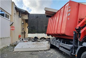 Zum Glück wurde beim Herunterfallen der Dachplatten niemand verletzt.