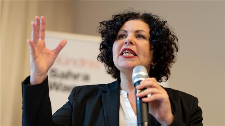 BSW gründet Landesverbände in Niedersachsen und Bremen Zum Gründungsparteitag des Bündnisses Sahra Wagenknecht (BSW) im niedersächsischen Oldenburg kam auch die Co-Bundesvorsitzende Amira Mohamed Ali. Die neue Partei ist nun in neun Bundesländern vertreten.