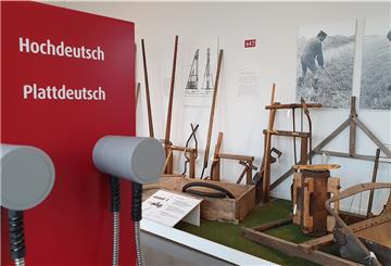 Zum neuen Konzept des Deichmuseums Land Wursten in Dorum gehören auch zwei Hörstationen in hoch- und plattdeutscher Sprache.