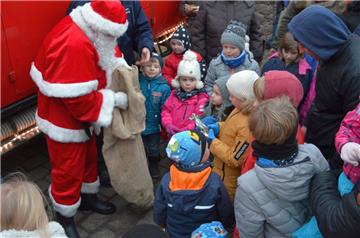 Zum &quot;Tarmstedter Weihnachtszauber&quot; reist der Weihnachtsmann seit jeher...