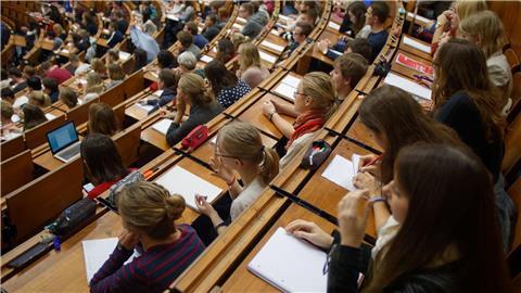 Zum Semesterbeginn füllen sich wieder die Hörsaale in Niedersachsen, Bremen und Hamburg. (Symbolbild)