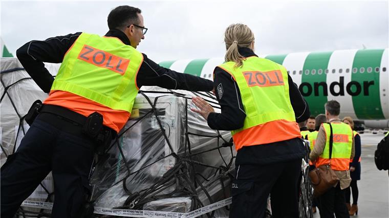 Böse Reise-Überraschung vermeiden: Zoll erinnert an Regeln Zum Start in die Urlaubssaison erinnert der Zoll an die Mengenbegrenzung für bestimmte Waren. (Symbolbild)