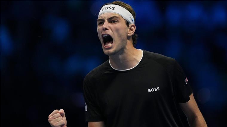 Kein Titel zum Abschluss - Zverev fühlt sich „leer“ Zum vierten Mal nacheinander gewinnt Taylor Fritz gegen Alexander Zverev.