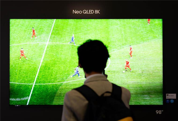 Fußball-EM beflügelt bei Expert Geschäft mit TV-Geräten Zur Fußball-EM haben sich viele Fans mit neuen Großbildfernsehern eingedeckt.
