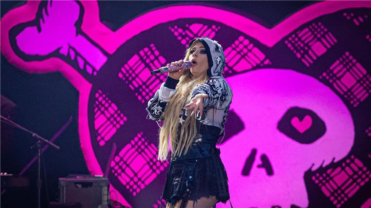 Die ewige Suche nach dem „Skaterboy“ – Avril Lavigne wird 40 Zur Jubiläumstour spielte Lavigne in diesem Jahr auch beim Hurricane-Festival. (Archivfoto)