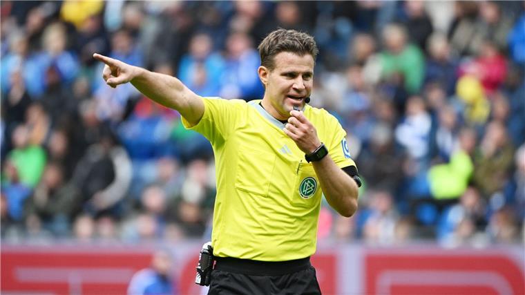 Schiedsrichter Brych gibt Comeback in Aalen Zurück auf dem Platz: Referee Felix Brych