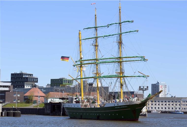 Zurück im Heimathafen: Die „Alexander von Humboldt II“ hat am Montag im Fischereihafen festgemacht.
