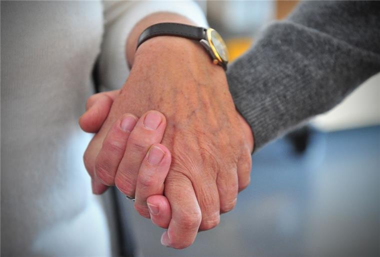 Zwei Geestländer für Engagementpreis nominiert Zusammenhalt der Menschen auf den Dörfern – das ist ein gemeinsames Thema von Frauke Hencken und Klaus Schriever. Die Sievernerin und der Neuenwalder sind aufgrund ihres Tuns für den Engagementpreis nominiert worden.