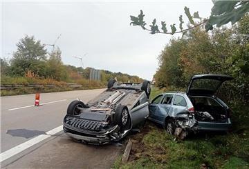 Zusammenstoß auf der A27 führt zu Fahrzeugüberschlag – Drei Verletzte