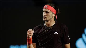 Zverev mühte sich in der Hitze von Rio zum Auftaktsieg.