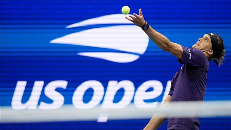 Zverev glückt Neuanfang in New York - Kontakt zu den Nadals Zverev wehrte im zweiten Durchgang einen Satzball gegen sich mit seinem Aufschlag ab.
