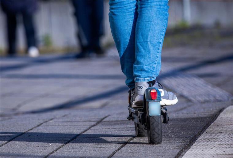 Mit Alkohol am E-Scooter-Lenker: Zwei Fahrer in Hemmoor erwischt Zwei alkoholosierte E-Scooter-Fahrer wurden von der Polizei in Hemmoor geschnappt.