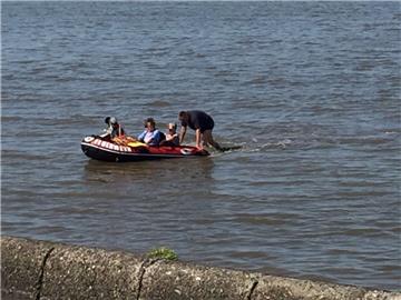 Zwei Frauen mussten per Schlauchboot aus dem Watt vor Cuxhaven gerettet werden.