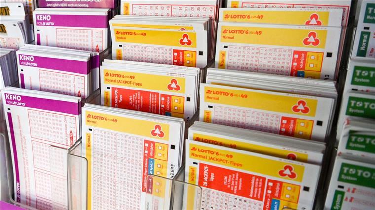 Glückspilze gewinnen Millionen im Spiel 77 Zwei Glückspilze aus Niedersachsen und Sachsen können sich über einen Millionengewinn freuen. (Symbolbild)