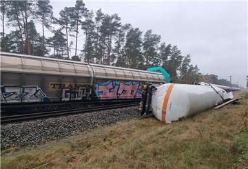 Zwei Güterzüge sind am Donnerstagmorgen nahe Gifhorn kollidiert. Bei dem Unglück in Niedersachsen wurden mehrere Waggons beschädigt