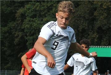 Zwei Jugendländerspiele hat der Gnarrenburger Keke Topp bisher absolviert. Der 16-jährige Offensivspieler wechselt im Sommer vom SV Werder Bremen zum FC Schalke 04. 