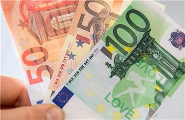Zwei Jungen aus der Gemeinde Loxstedt haben 200 Euro an einer Bahnstrecke gefunden und bei der Polizei abgegeben. Anders als auf unserem Symbolbild handelte es sich bei den gefundenen Scheinen um echtes Geld. 