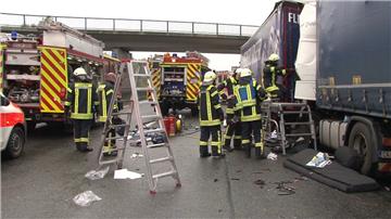 Zwei Lkw-Fahrer sind am Dienstag auf der A1 ums Leben gekommen.