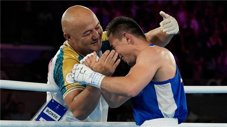 Zwei Mitarbeiter des britischen Olympia-Teams haben Trainer Tulkin Kilichev (l) bei den Sommerspielen von Paris das Leben gerettet.