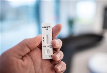 Zwei neue Corona-Teststationen wurden in Bremerhaven und Langen eröffnet.
