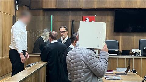 Zwei Polizisten nehmen Drogenhändlern Geld ab – und behalten es für sich: Das Landgericht Hannover verurteilt sie zu Gefängnisstrafen. (Archivbild)