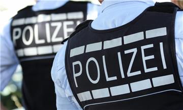Zwei sehbehinderte Besucher aus Hamburg sind am Pfingstsonntag in Bremerhaven in die Geeste gestürzt. Sie wurden glücklicherweise nur leicht verletzt. 