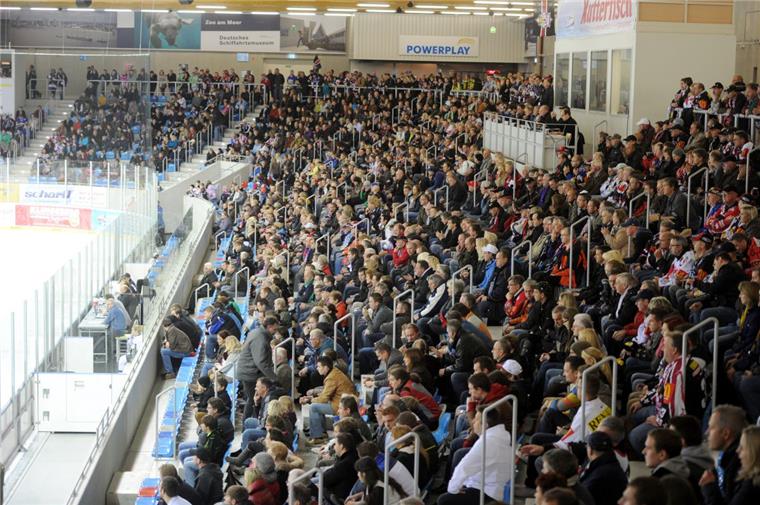 Pinguins: Aktion "Mut gegen Gewalt" im Spiel gegen Nürnberg Zwei sogenannte Ultra-Fangruppen sorgen derzeit für Aufregung in der Eishockey-Fanszene der Fischtown Pinguins.