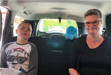 Zwei Sunden vor Schulbeginn sollte Jaron abgeholt werden. Nicht nur seine Mutter Sabrina Borchardt findet das unzumutbar. 