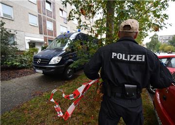 Zwei Tage nach dem brisanten Bombenfund in Chemnitz hat die Polizei den bundesweit gesuchten Terrorverdächtigen Syrer Dschaber al-Bakr in Leipzig festgenommen.