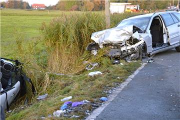 Zwei Tote, vier Schwerverletzte: Der Unfall, der sich am 25. Oktober 2016 bei Langwarden ereignete, hatte dramatische Folgen. Warum die Unfallverursacherin das ihr entgegenkommende Fahrzeug nicht gesehen hatte, blieb auch gestern bei der Gerichtsverhandlung unklar.