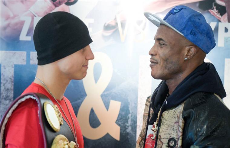 Zweiter Anlauf: Der Berliner Tyron Zeuge (links) und  Isaac Ekpo  aus Nigeria boxen am Abend um die WBA-Weltmeisterschaft im Super-Mittelgewicht.