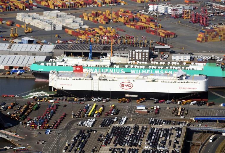 Zweiter Anlauf nach einem halben Jahr: Die „BYD Explorer No.1“ lag im Nordhafen.