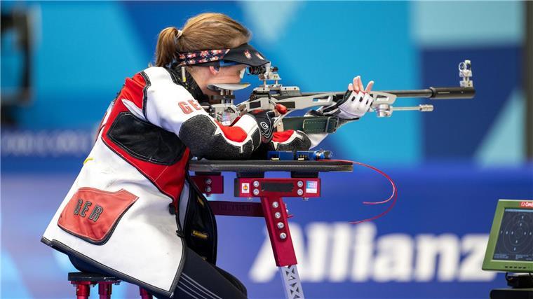 Zweites Gold für Schützin Natascha Hiltrop mit dem Kleinkalibergewehr.