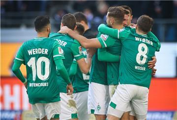 Zweitliga-Tabellenführer Werder Bremen will den Spitzenplatz verteidigen.
