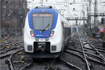 Zwischen Bremerhaven und Dorum fuhren zeitweise keine Züge. Jetzt rollt der Verkehr wieder. Symbolbild: Kaiser/dpa
