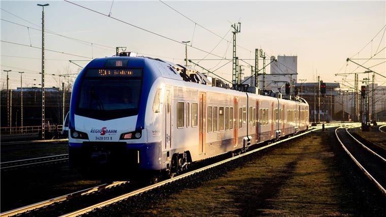 Bahnstrecke Hannover–Bremen bei Dörverden gesperrt Zwischen Dörverden und Eystrup fallen die Züge bis voraussichtlich 8 Uhr aus, Ersatzverkehr wird eingerichtet. (Symbolbild)