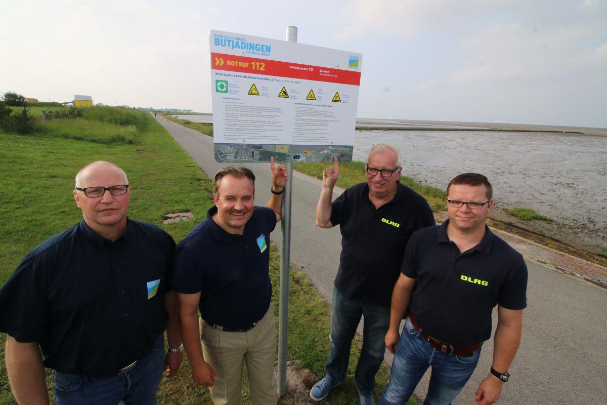 Notfall-Schilder sollen Butjadingen-Touristen im Ernstfall helfen Zwischen Fedderwardersiel und Burhave geben diese Schilder jetzt Orientierung im Notfall.