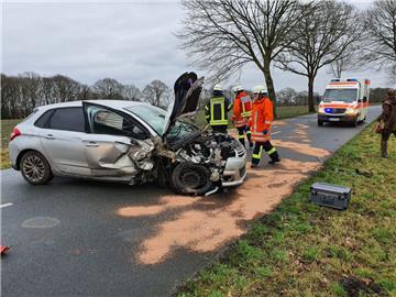 Zwischen Laven und Spaden ist eine 27-Jährige mit ihrem Auto von der Straße abgekommen.