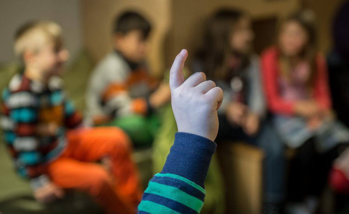Haushaltssperre im Cuxland: Schulleiter protestieren Zwischenzeugnisse: Für die einen Ansporn, für die anderen Stress.
